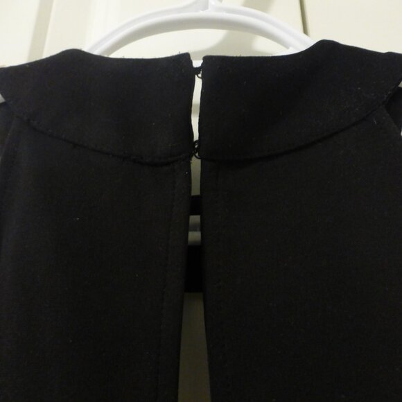 LE CHATEAU black sleeveless top with keyhole neckline and gold bead accents - Picture 8 of 11